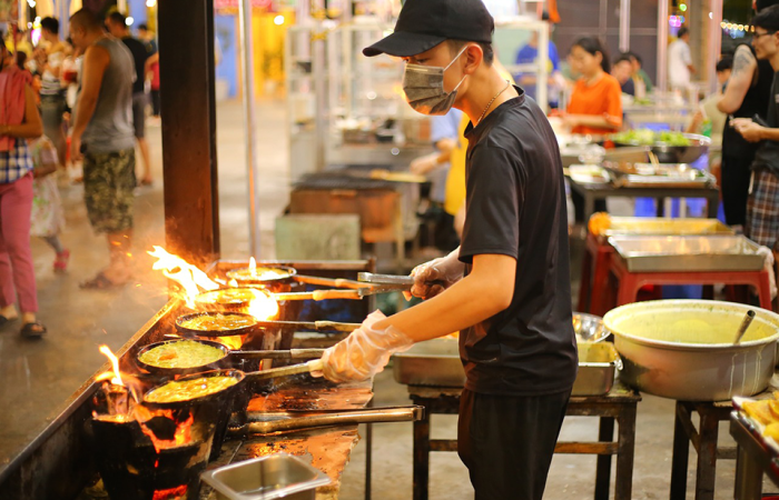 Saigon Food Tour By Motorbike (Unlimited Food+Drink)