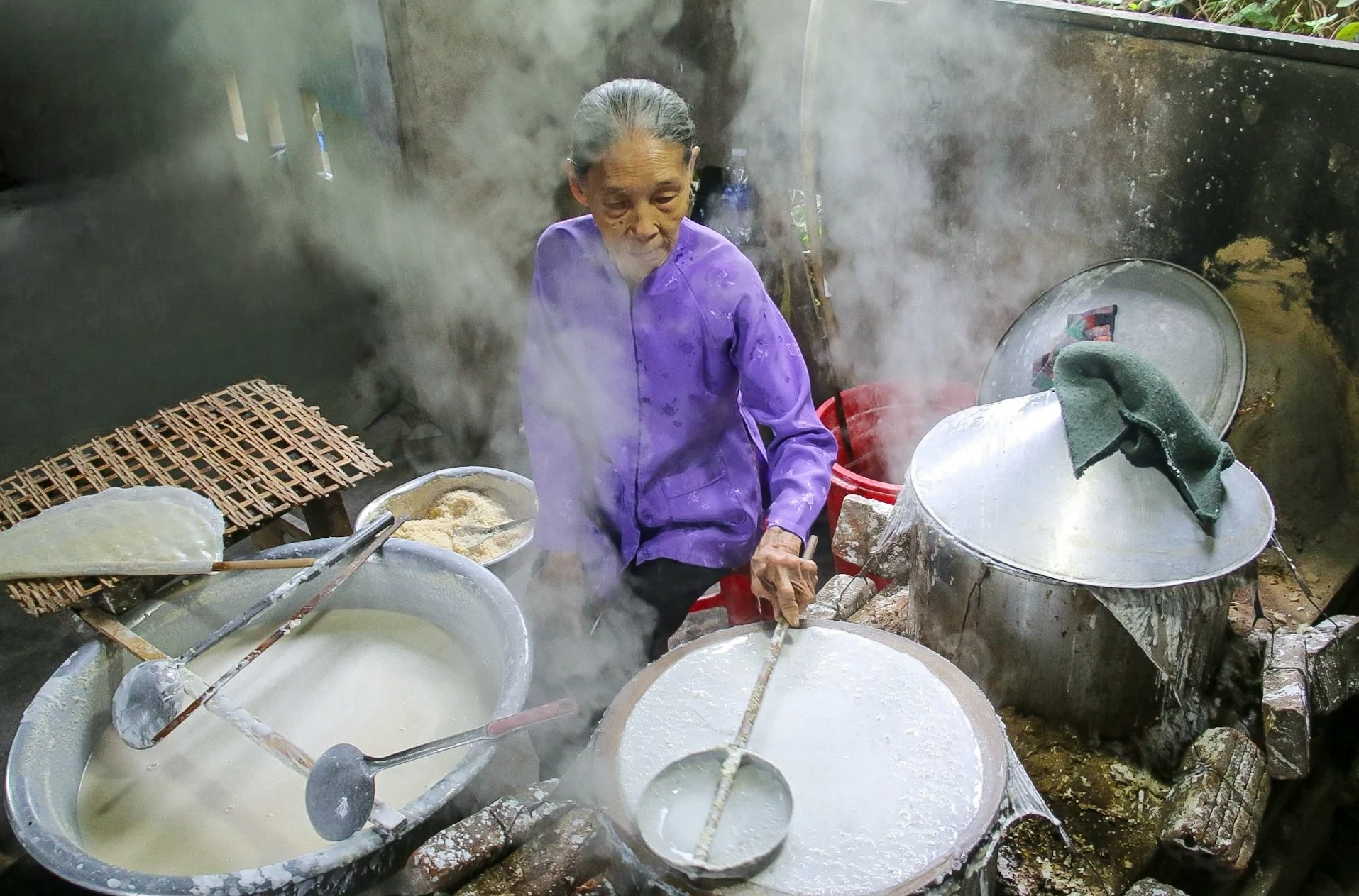 Grandma is making rice-paper
