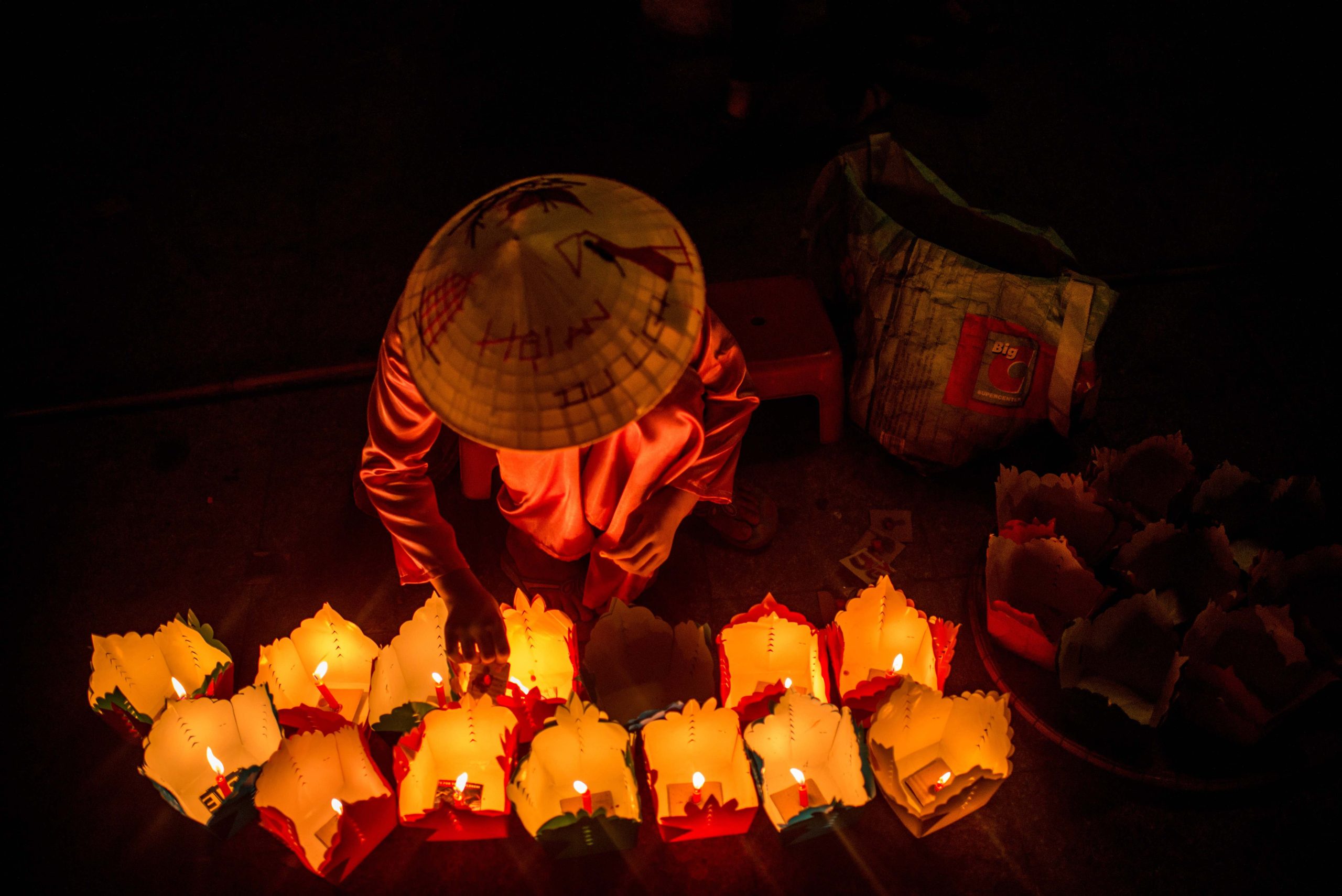 Hoi An Floating Lanterns 1 scaled