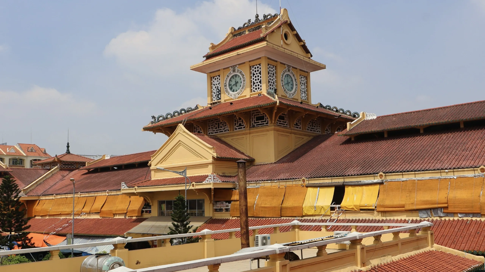 Binh Tay Market