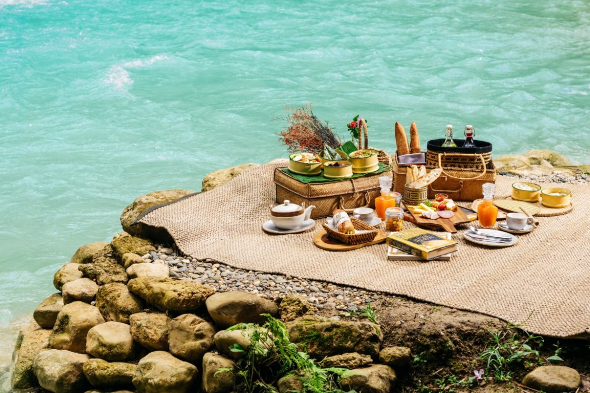 Kwang Si Waterfall Breakfast
