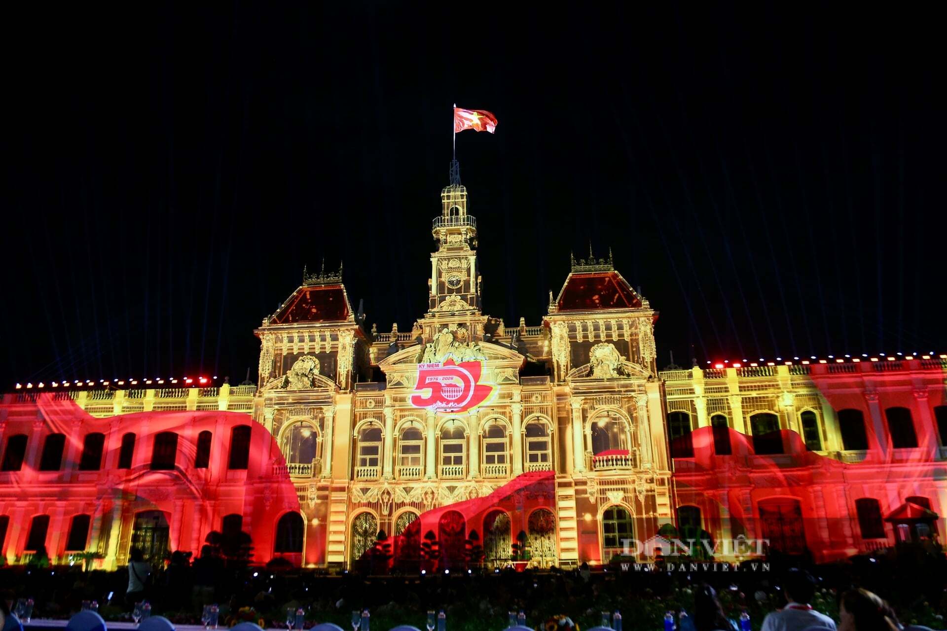 Outdoor Spatial Projection Mapping