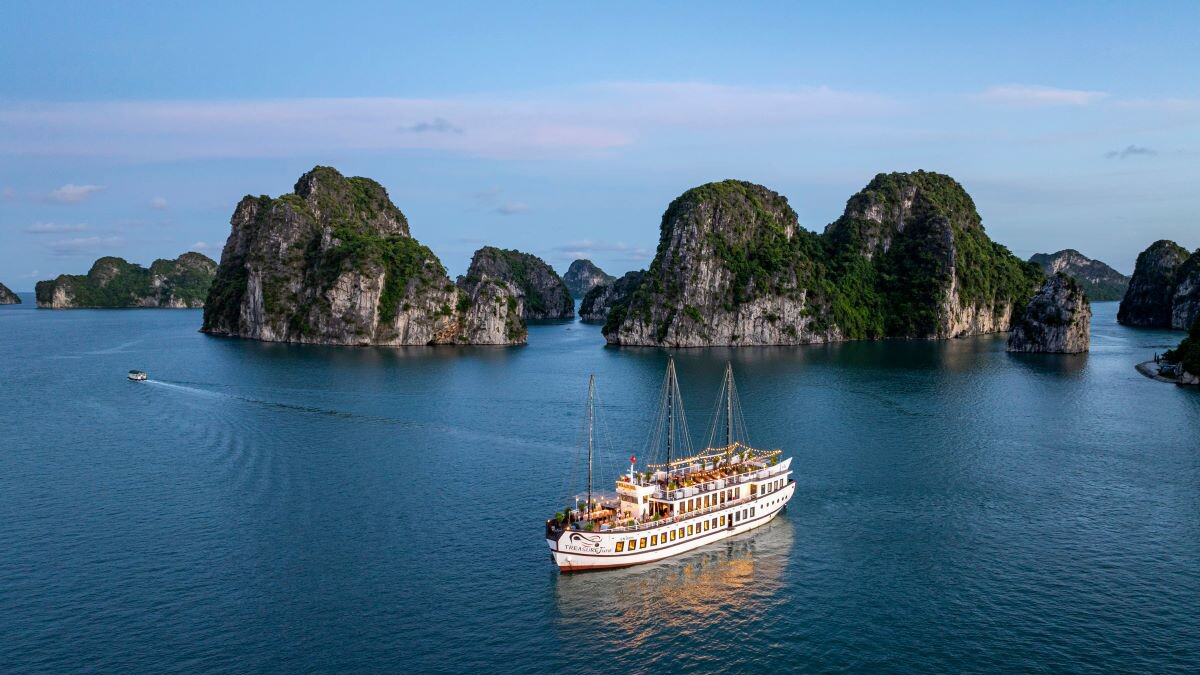Pre- Post- Touring & Extensions 1 Private Yacht Charters & Waterways